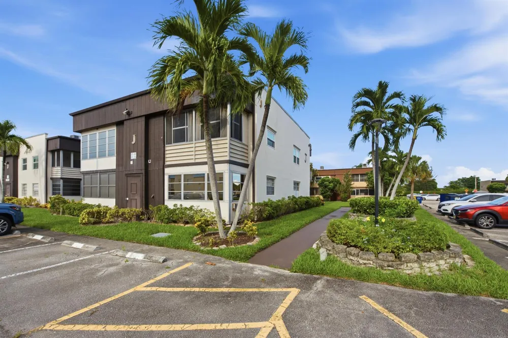 479 Burgundy J Delray Beach, FL 33484