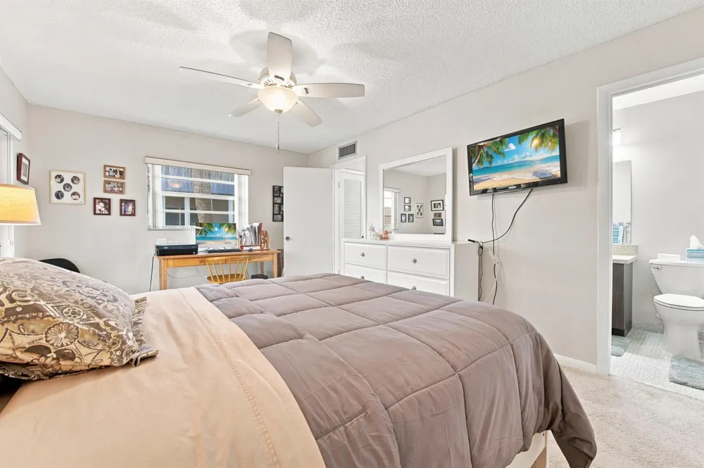 479 Burgundy J Delray Beach, FL 33484