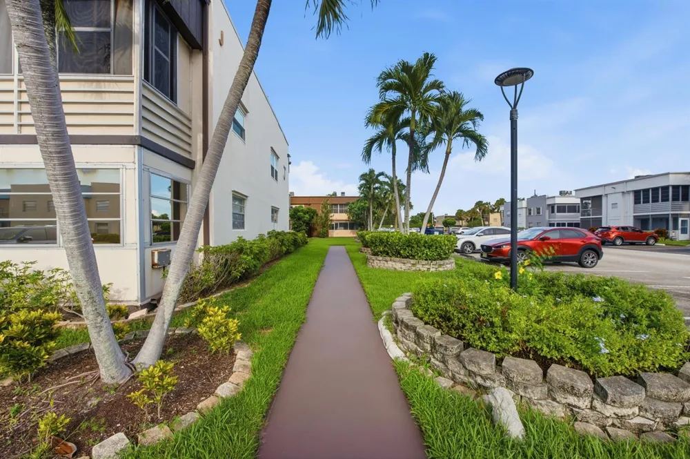 479 Burgundy J Delray Beach, FL 33484