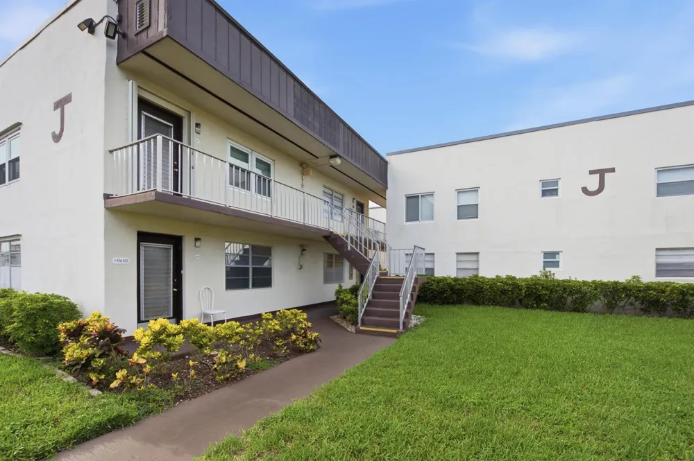479 Burgundy J Delray Beach, FL 33484