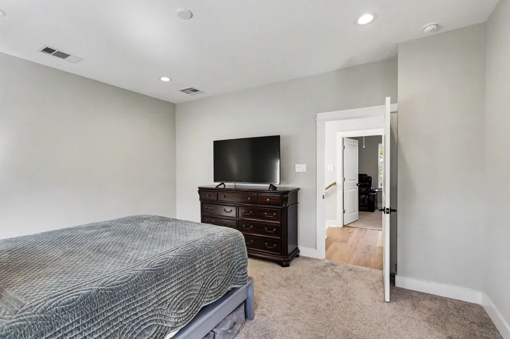 825 Woodcrest Drive Houston, TX 77018