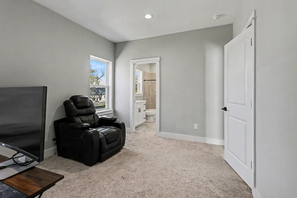 825 Woodcrest Drive Houston, TX 77018