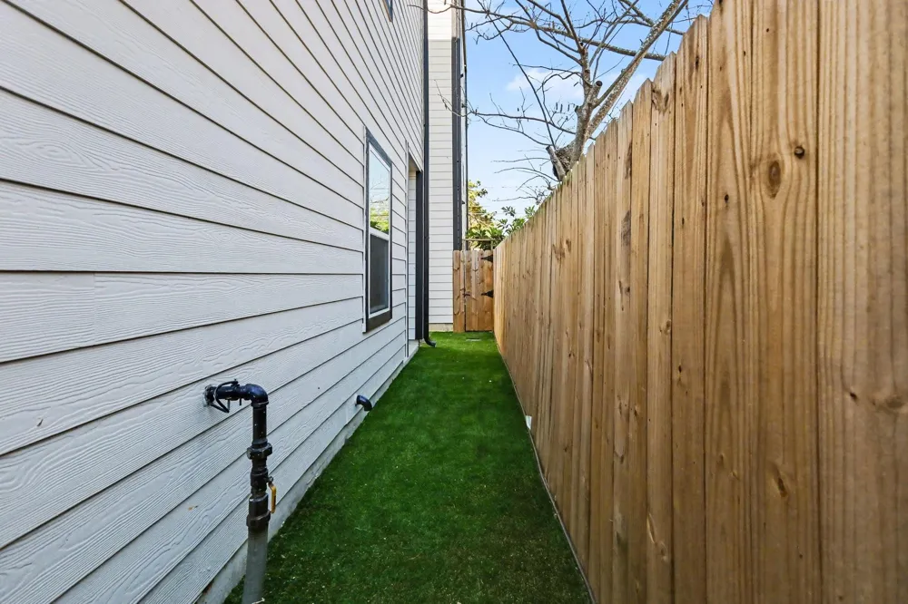 825 Woodcrest Drive Houston, TX 77018