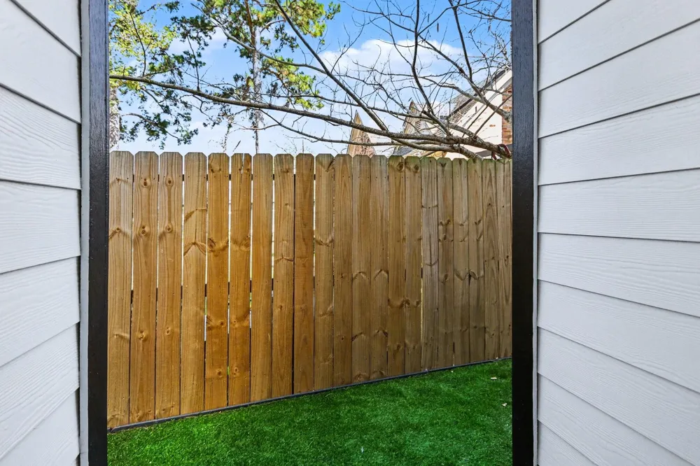 825 Woodcrest Drive Houston, TX 77018