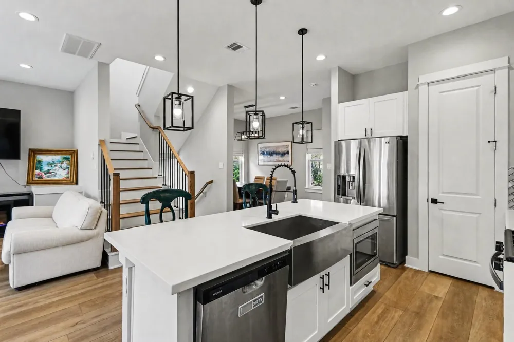825 Woodcrest Drive Houston, TX 77018