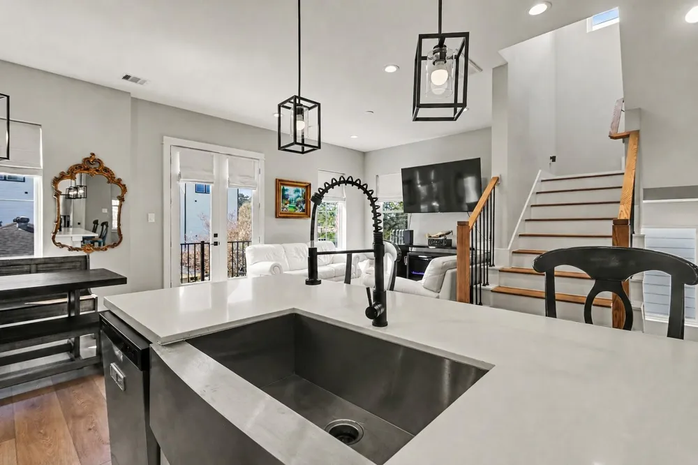 825 Woodcrest Drive Houston, TX 77018