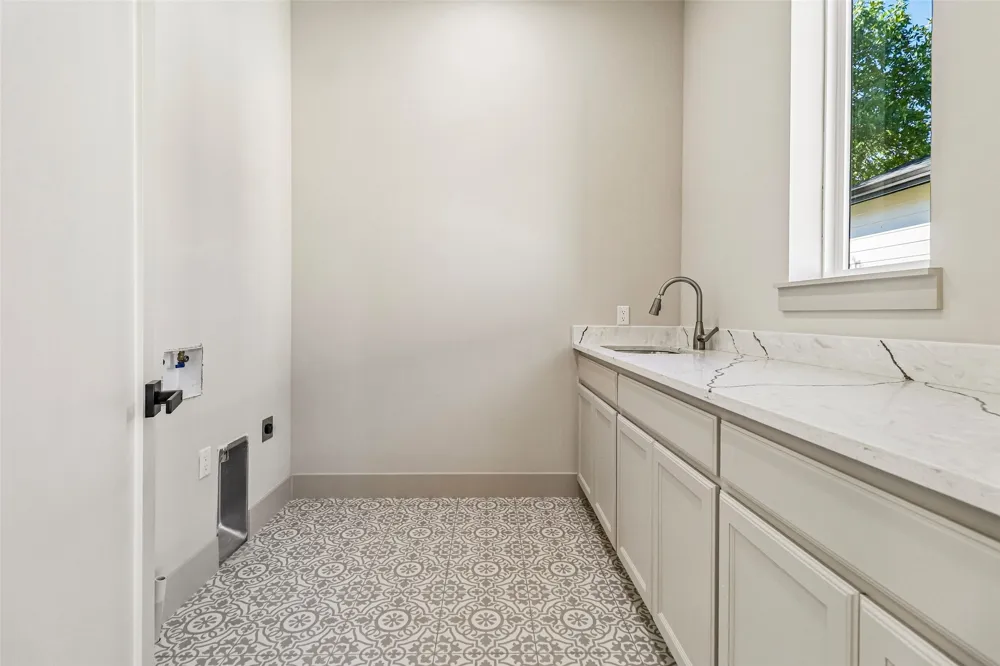 1842 Life Avenue Dallas, TX 75212