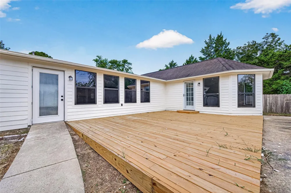 1643 County Road 540 Alvin, TX 77511