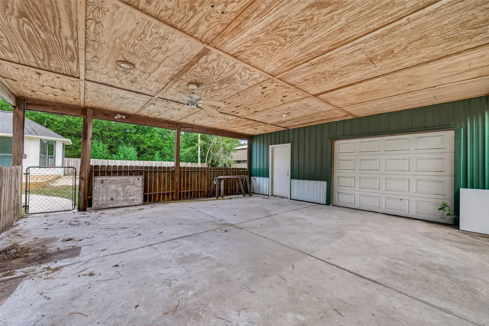 1643 County Road 540 Alvin, TX 77511