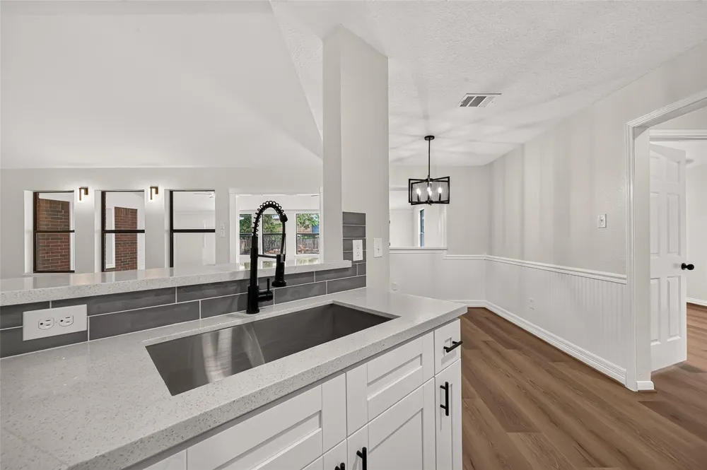 1643 County Road 540 Alvin, TX 77511