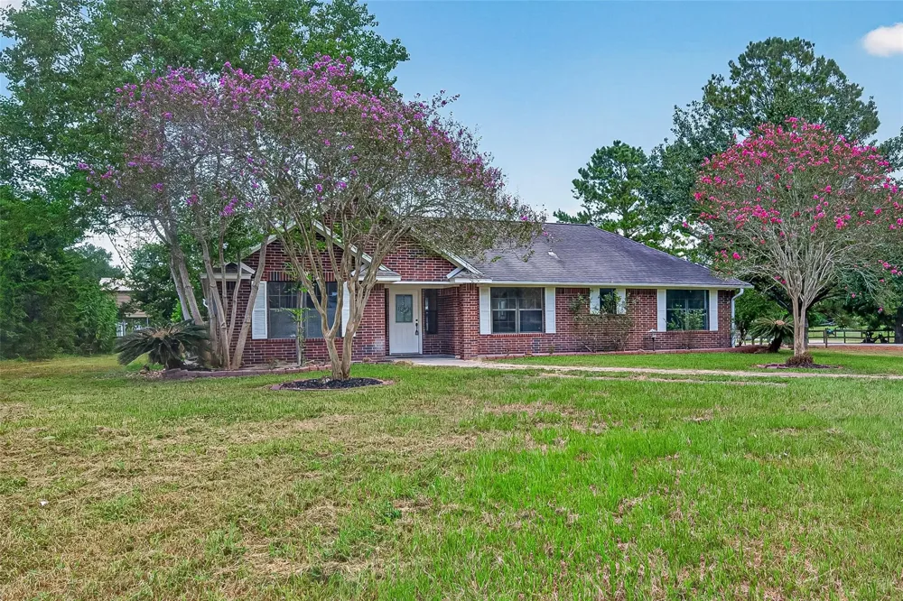 1643 County Road 540 Alvin, TX 77511