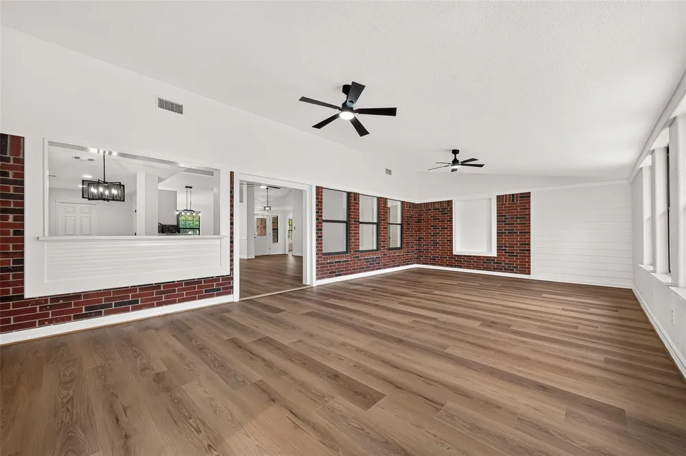 1643 County Road 540 Alvin, TX 77511