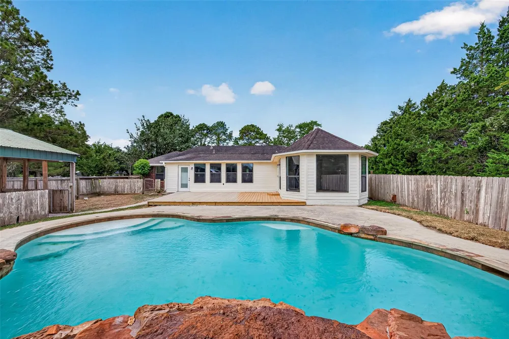 1643 County Road 540 Alvin, TX 77511