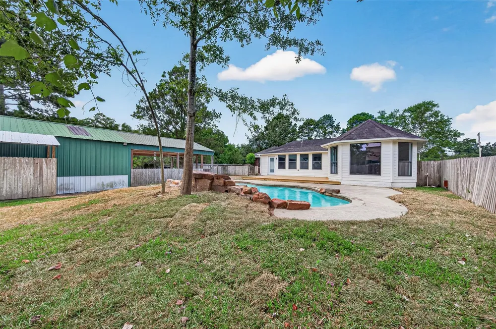 1643 County Road 540 Alvin, TX 77511