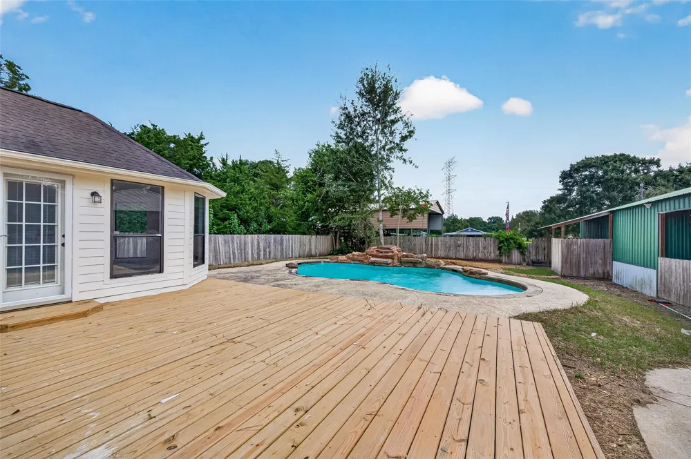 1643 County Road 540 Alvin, TX 77511