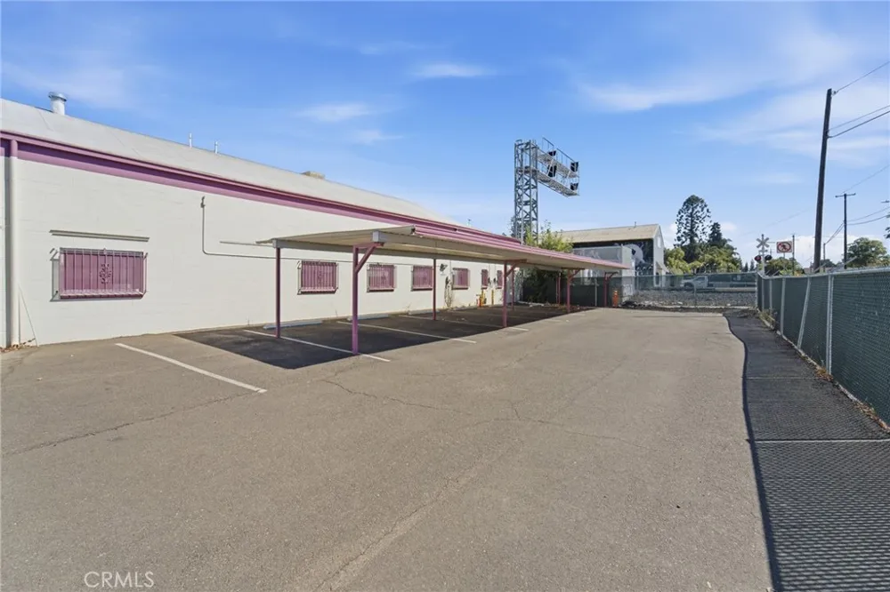 945 E Lindsay Stockton, CA 95202