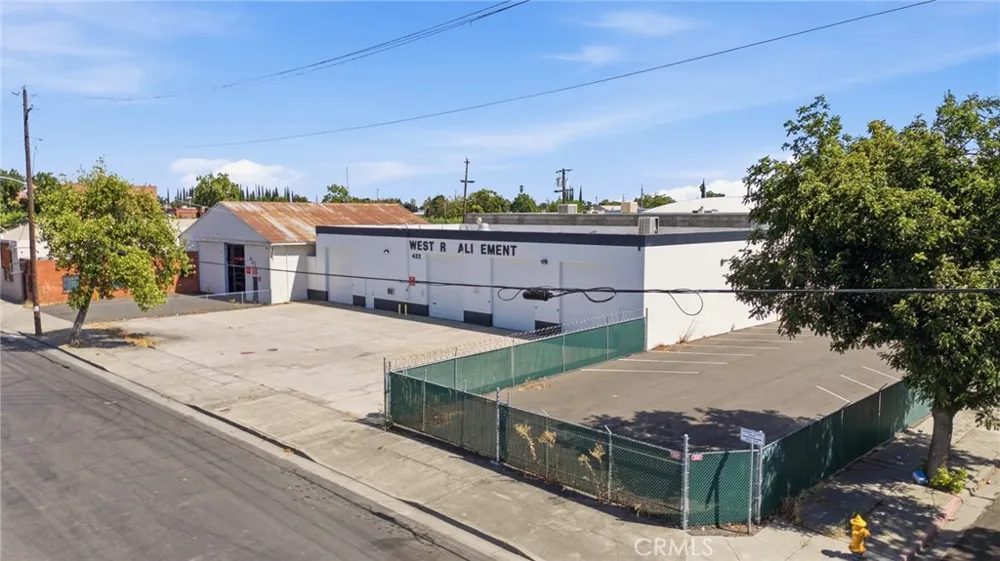 945 E Lindsay Stockton, CA 95202