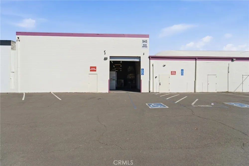 945 E Lindsay Stockton, CA 95202