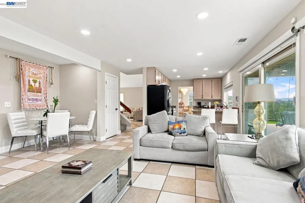 3814 Painted Pony Rd El Sobrante, CA 94803