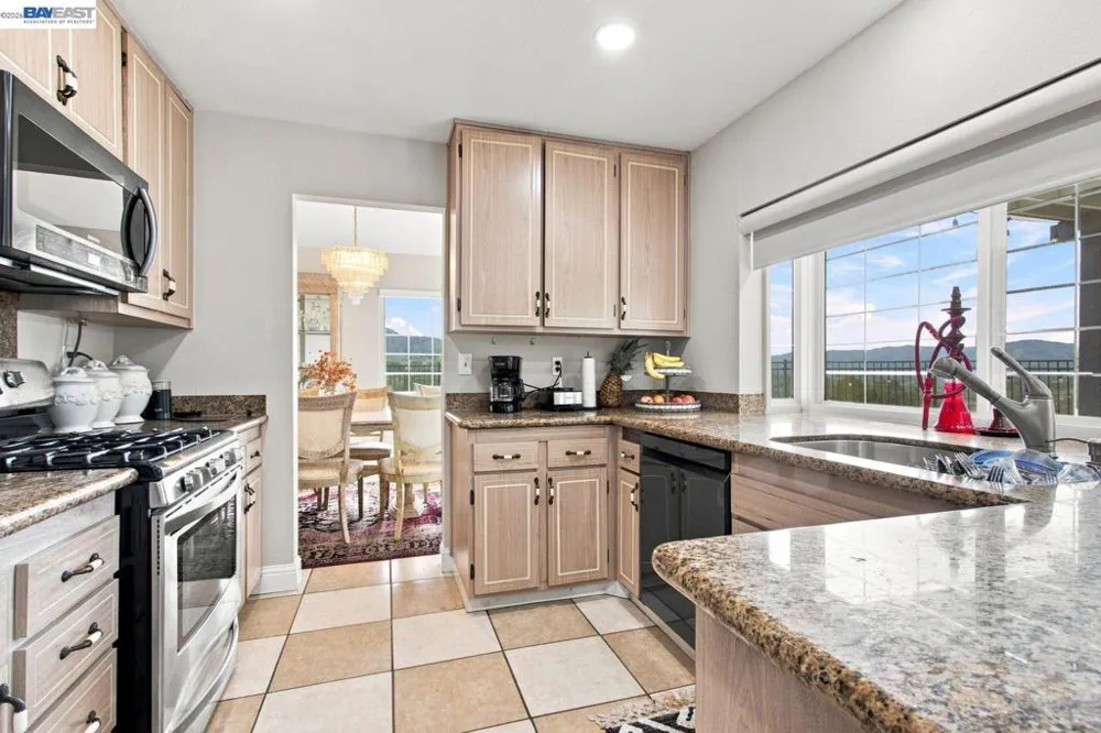 3814 Painted Pony Rd El Sobrante, CA 94803