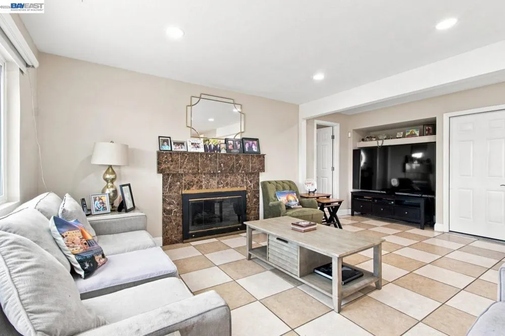 3814 Painted Pony Rd El Sobrante, CA 94803