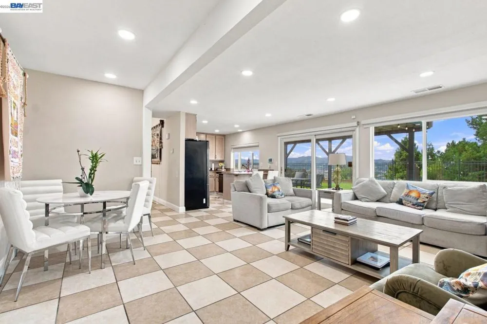 3814 Painted Pony Rd El Sobrante, CA 94803