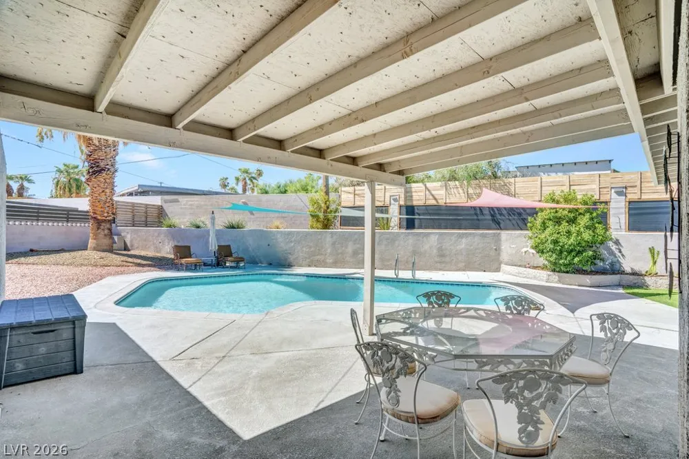 3327 Seminole Circle Las Vegas, NV 89169