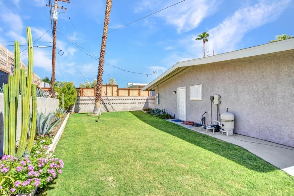 3327 Seminole Circle Las Vegas, NV 89169