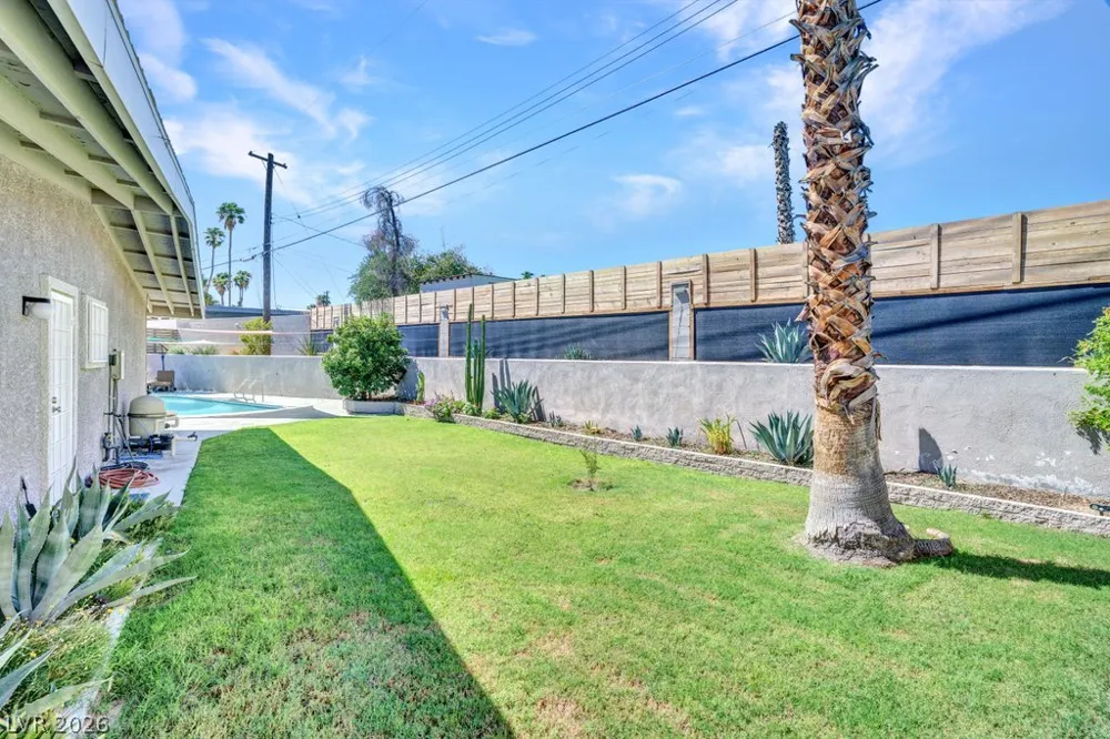 3327 Seminole Circle Las Vegas, NV 89169