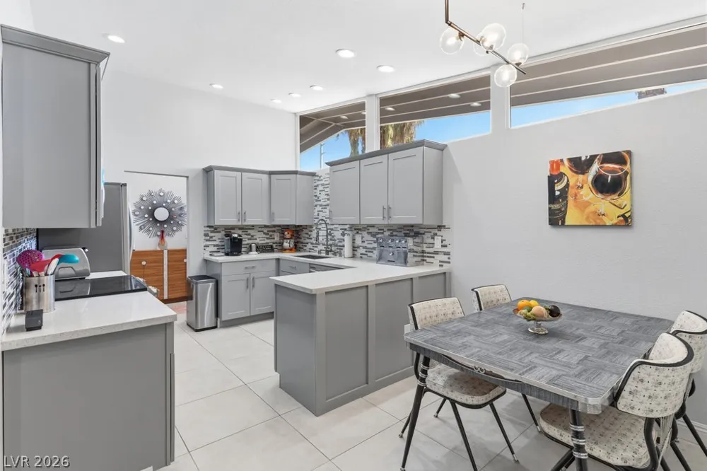3327 Seminole Circle Las Vegas, NV 89169