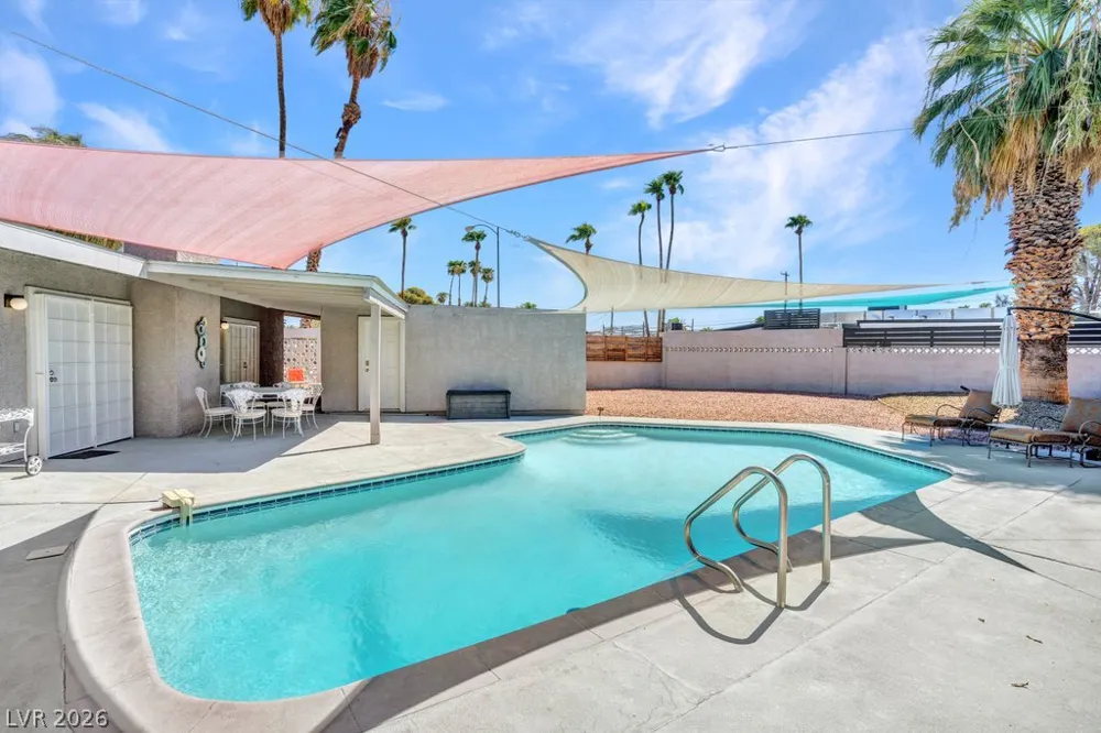 3327 Seminole Circle Las Vegas, NV 89169