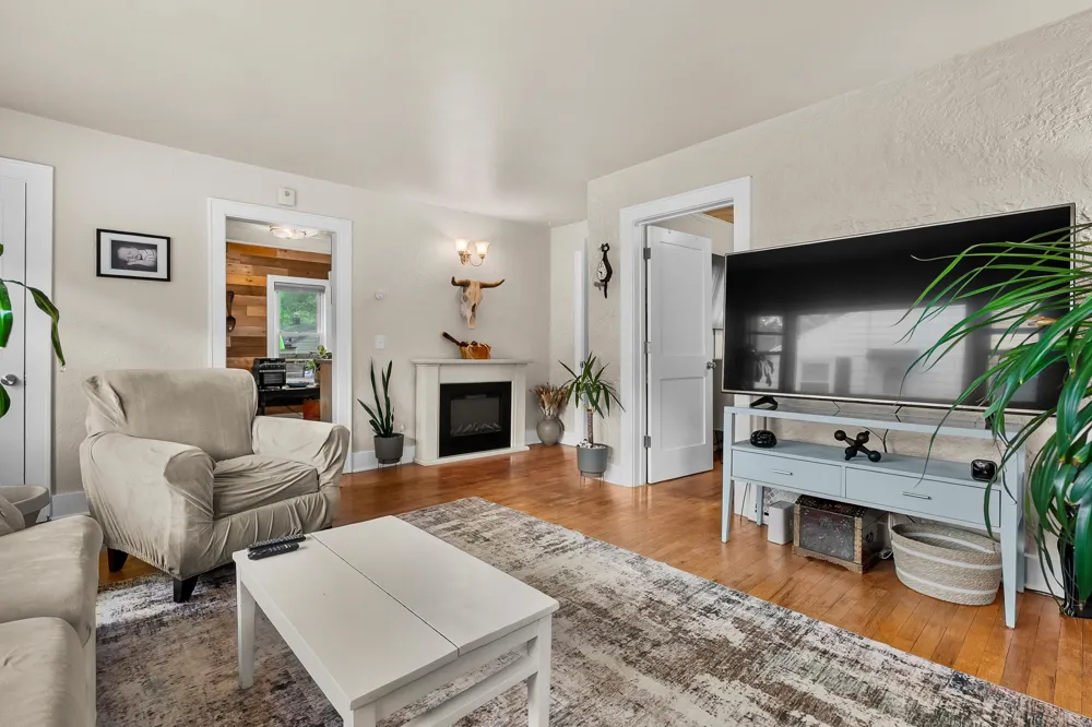 152 Albany Street Kalamazoo City, MI 49001