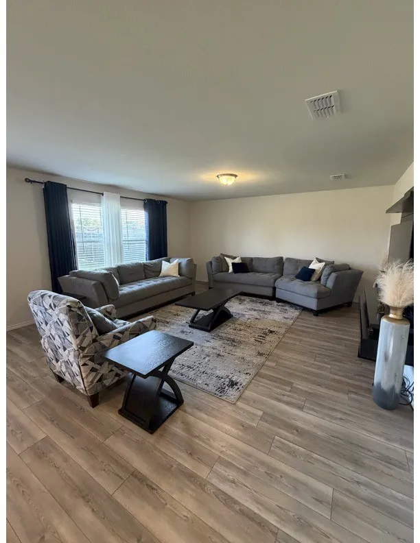 900 Shire Avenue Haslet, TX 76052