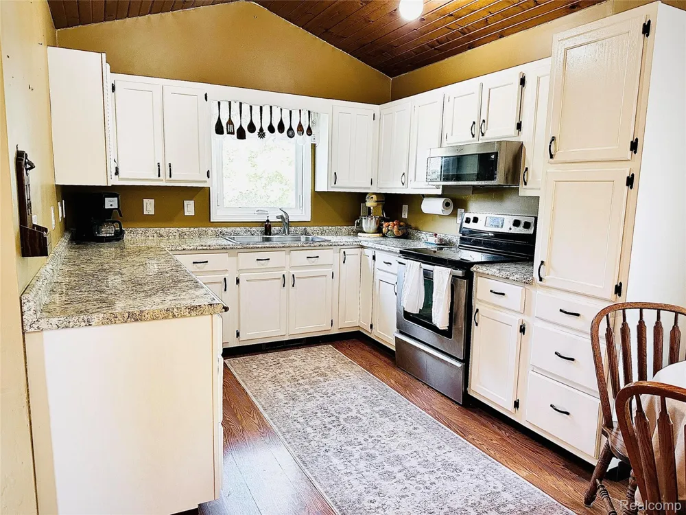 4520 Dutton Road Iosco Township, MI 48137