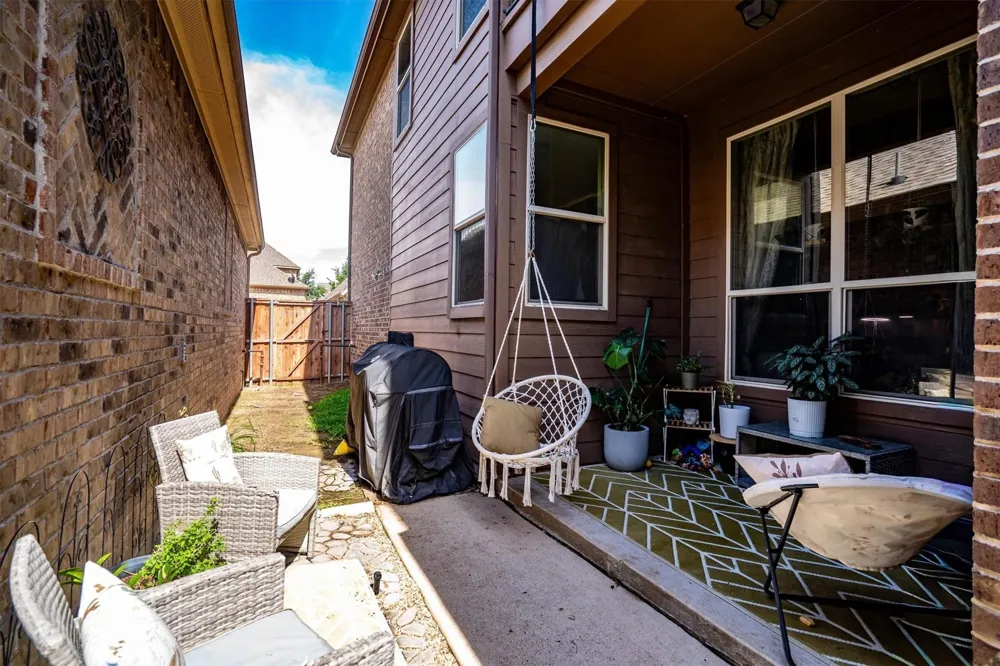 2459 Embleton Drive Lewisville, TX 75067