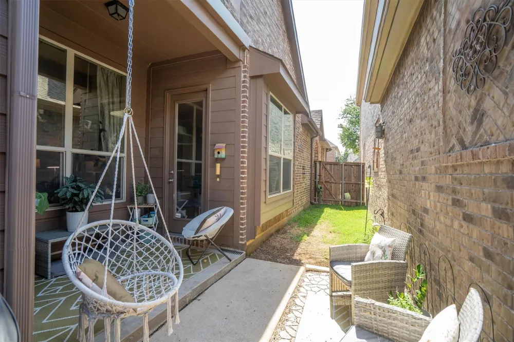 2459 Embleton Drive Lewisville, TX 75067