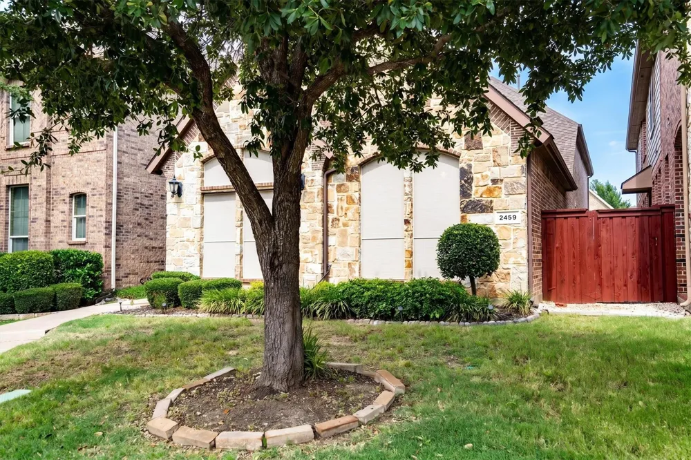 2459 Embleton Drive Lewisville, TX 75067