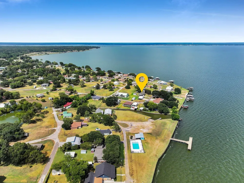 300 Fishermans Bend Dr Point Blank, TX 77364