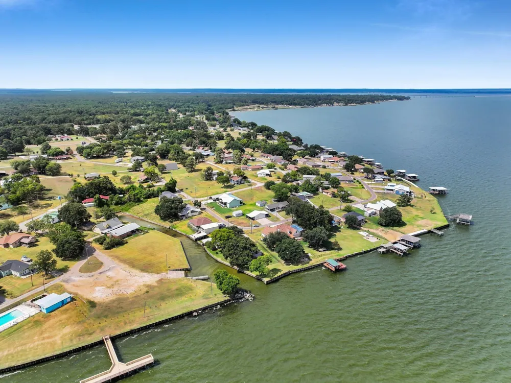 300 Fishermans Bend Dr Point Blank, TX 77364