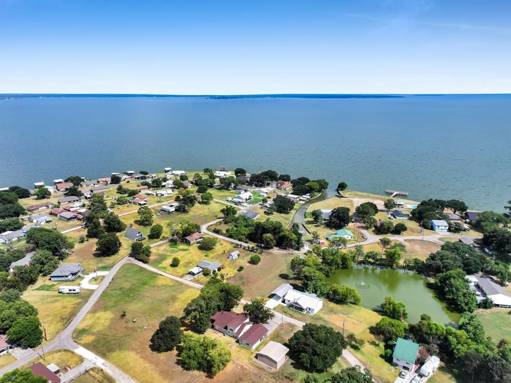 300 Fishermans Bend Dr Point Blank, TX 77364