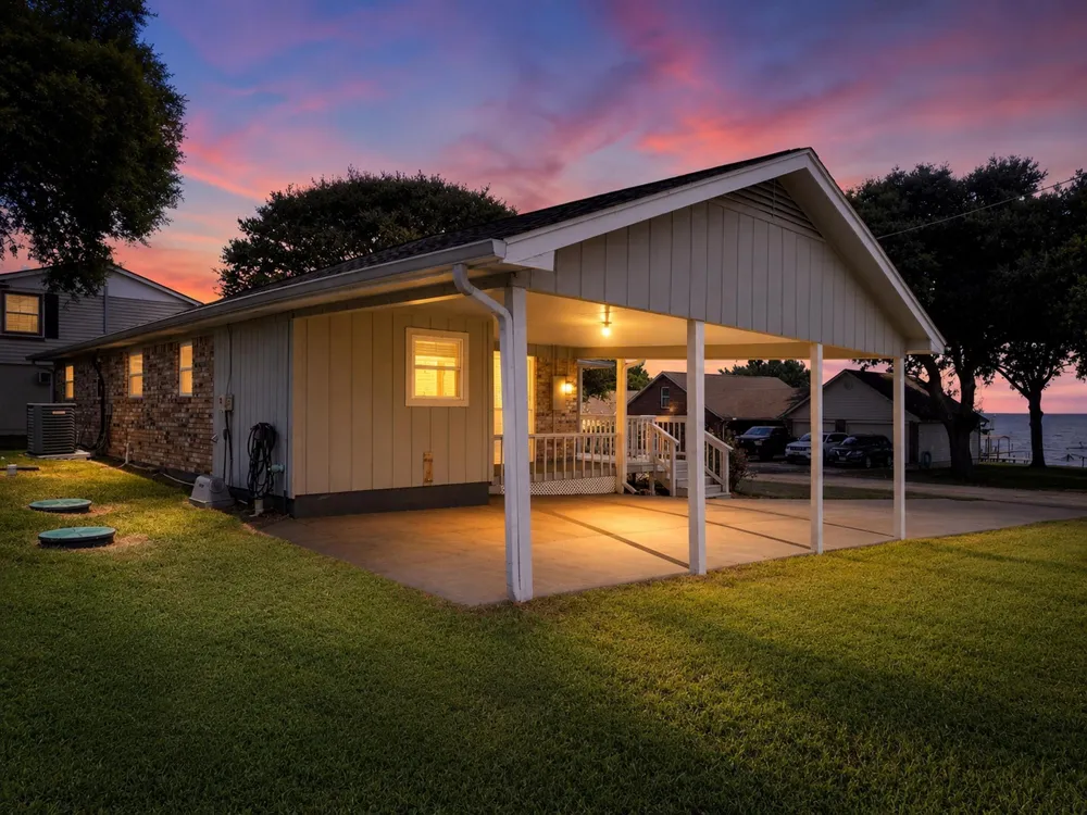 300 Fishermans Bend Dr Point Blank, TX 77364