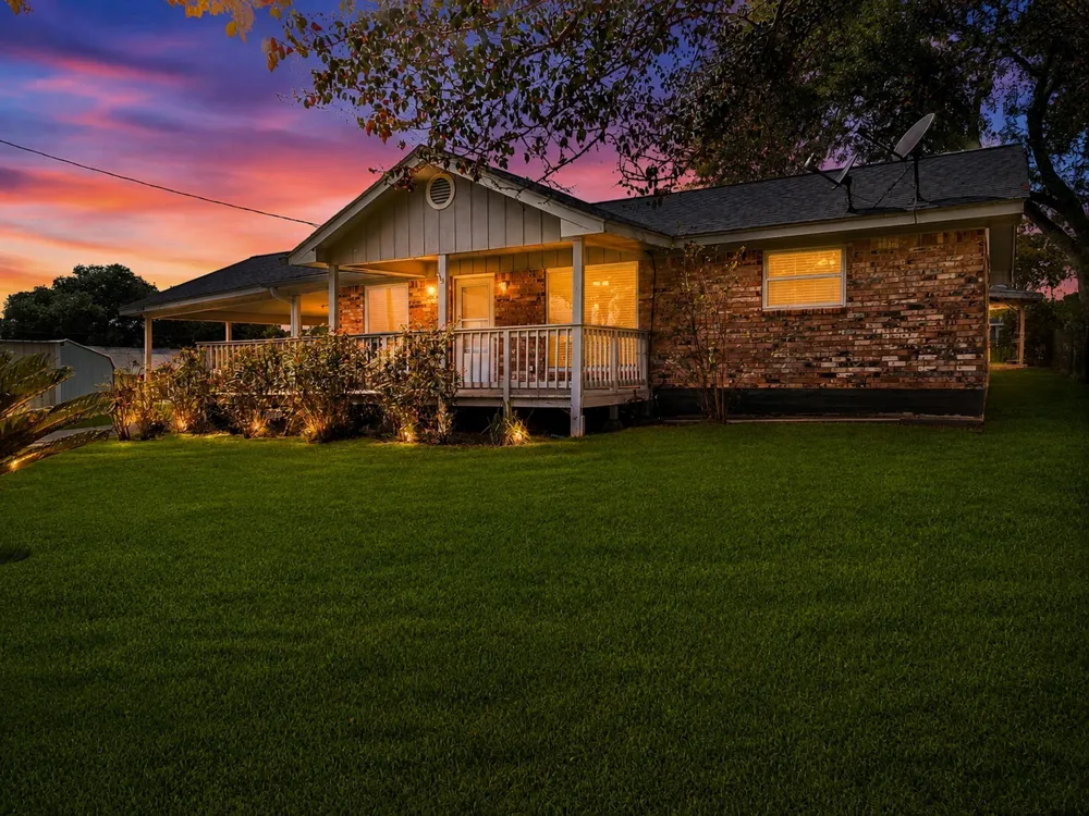 300 Fishermans Bend Dr Point Blank, TX 77364