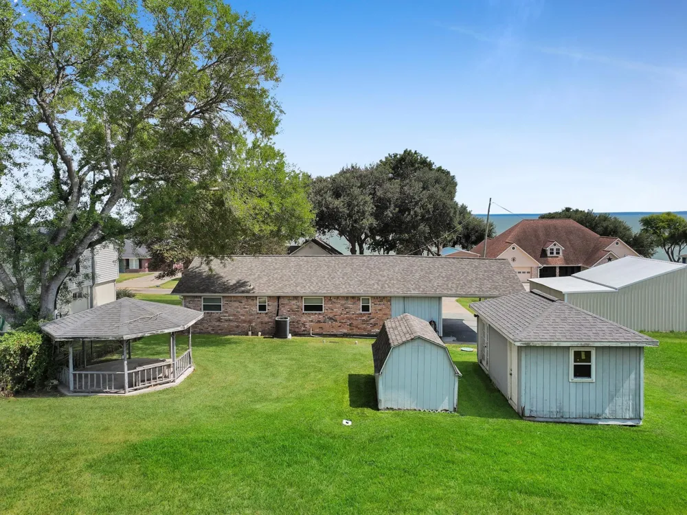300 Fishermans Bend Dr Point Blank, TX 77364