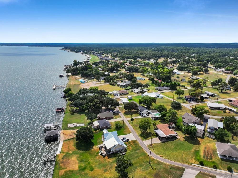 300 Fishermans Bend Dr Point Blank, TX 77364