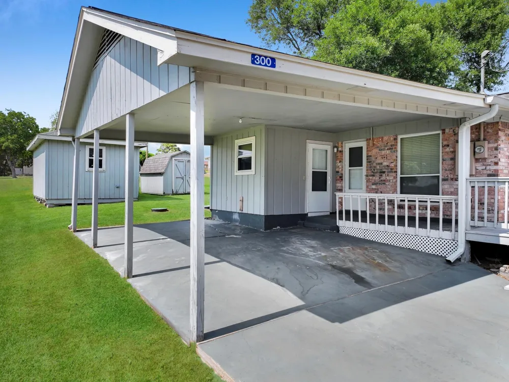 300 Fishermans Bend Dr Point Blank, TX 77364