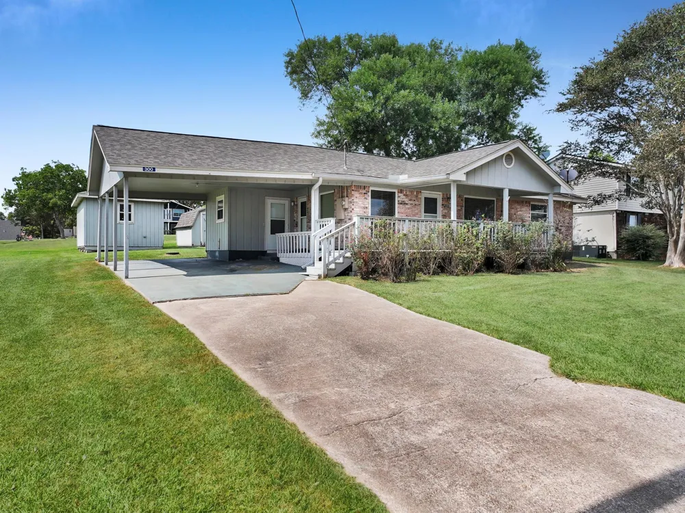 300 Fishermans Bend Dr Point Blank, TX 77364