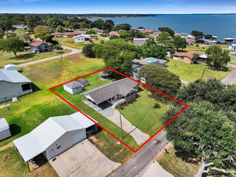 300 Fishermans Bend Dr Point Blank, TX 77364