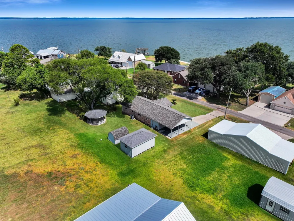 300 Fishermans Bend Dr Point Blank, TX 77364