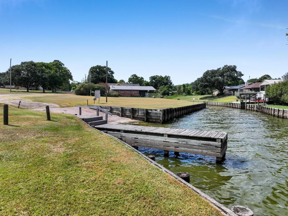 300 Fishermans Bend Dr Point Blank, TX 77364