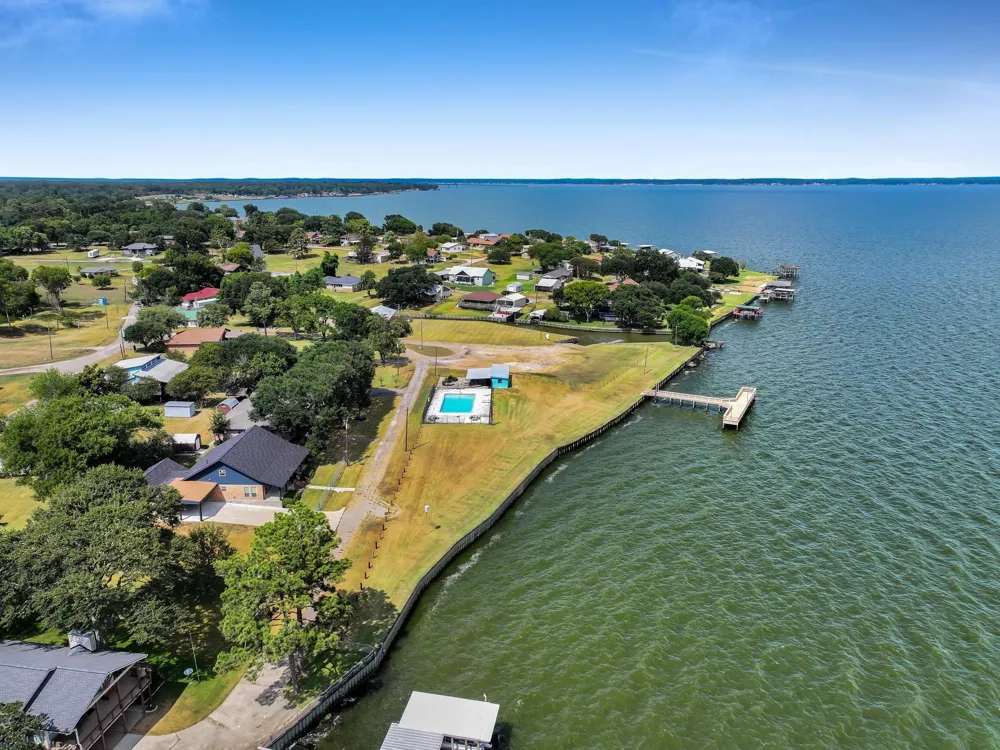 300 Fishermans Bend Dr Point Blank, TX 77364